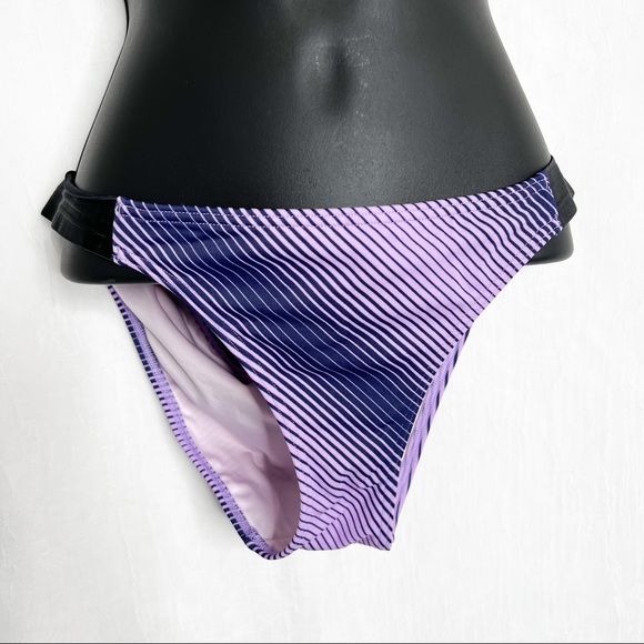 VICTORIAS SECRET Bikini - Picture 6 of 13